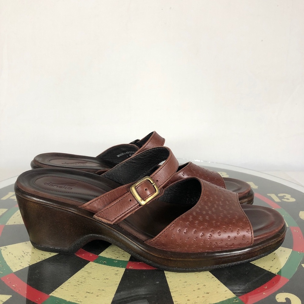 Dansko Sandals Women’s Size 39 Brown Tooled Leather Strappy Comfort Clogs Nurse. - Picture 3 of 11